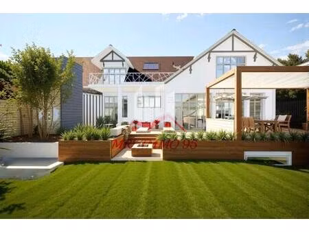 maison d’architecte de 389 m2 sur terrain de 6000 m2