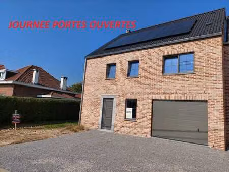 maison 3 facades avec superbe terrain