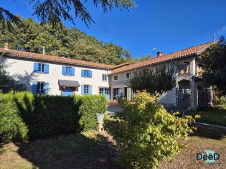 ancien corps de ferme rénové avec hangar et dépendance