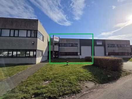 entrepôt de 517m² avec bureaux de 109m²