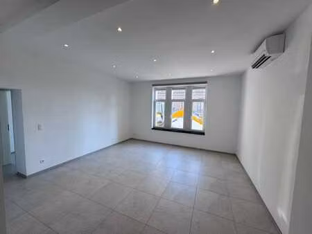 beauraing centre – appart 2 ch. de plain-pied – gare à pied