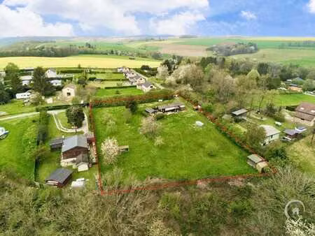 chalet à rénover sur une parcelle de 32 ares à vendre