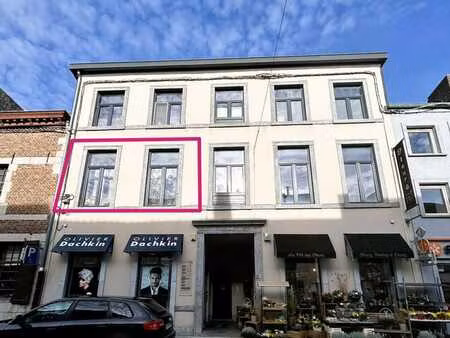 joli appartement 2 chambres dans un superbe immeuble classé.