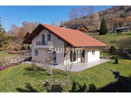 belle maison lumineuse aux beaux volumes  idéale pour une famille