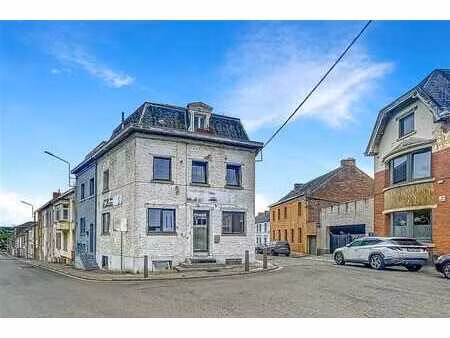 maison a renover totalement  bon potentiel