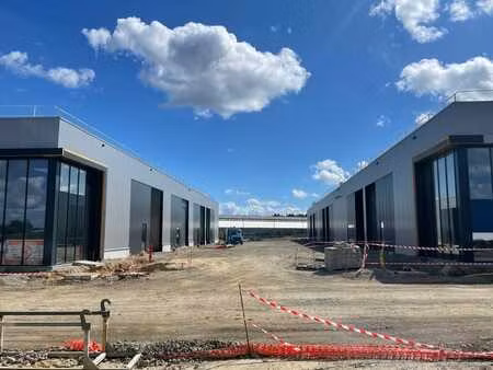 unité pme spacieuse avec parking privé