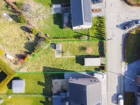 terrain avec garage à clavier !