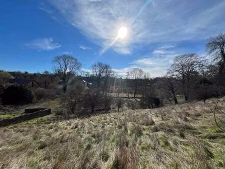 terrain à bâtir de 11 ares idéalement situé à thy le-château