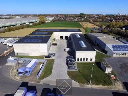 instapklaar hoog (7 85 m) magazijn (± 362 m²) met elektri...