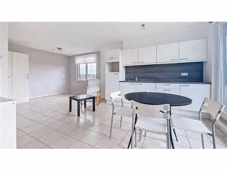 studio lumineux bien situé