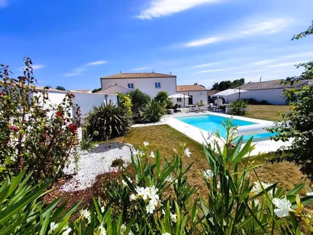 vente maison 5 pièces 171 m² à bourgneuf (17220)  772 559 €