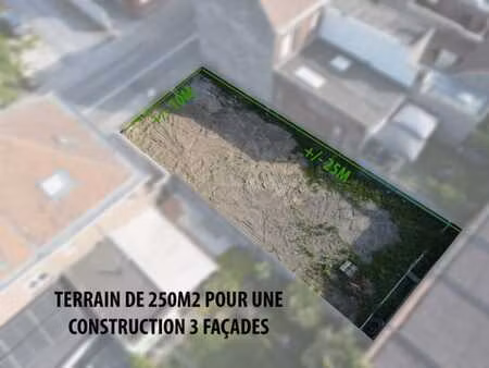 terrain de 250m² pour une construction 3 façades  10m de fro