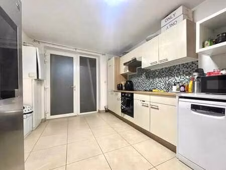 superbe triplex 3 chambres idéalement situé à gilly