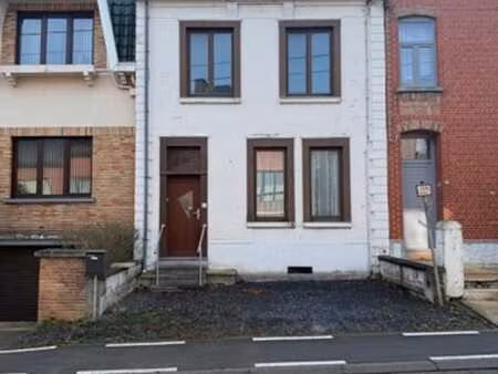 hyon – maison à rénover avec vaste jardin