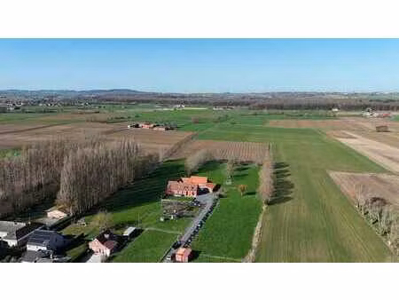 landelijk gelegen boerderij op perceel van 15.000 m² met ...