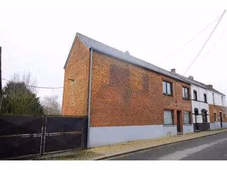 maison 3 facades tres grand jardin garage/hangar