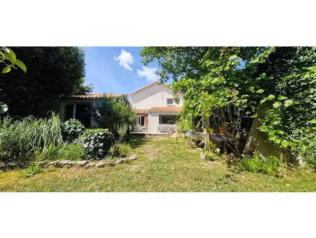 vente maison 6 pièces 141 m² à la rochelle (17000)  598 000 €