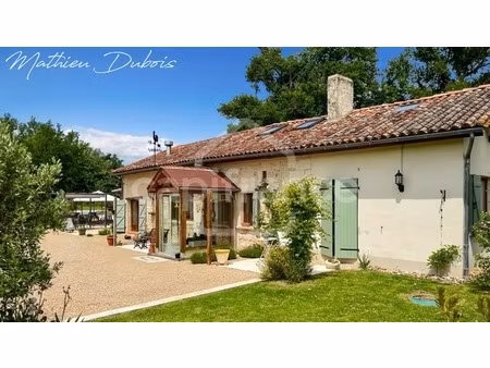grange en pierre rénovée avec piscine  4 chambres  au cœur de la nature en dordogne