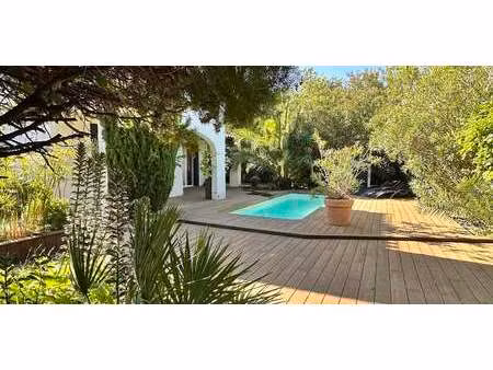 propriété avec piscine et jardin villeneuve-les-avignon (30)