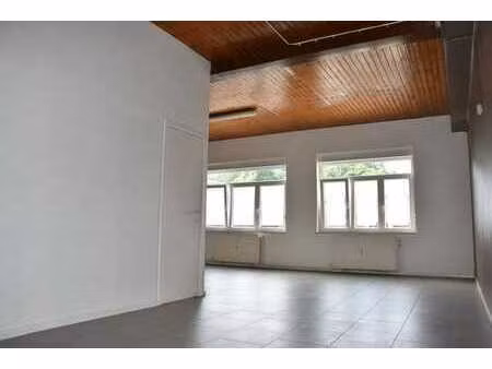 huy : bel appartement spacieux 2 grandes chambres impeccable
