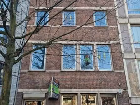 bureau de 52 m² au rez-de-chaussée + réserve