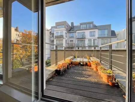 duplex moderne avec terrasse et emplacement de parking