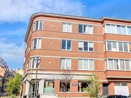 superbe appartement 2 chambres complètement rénové