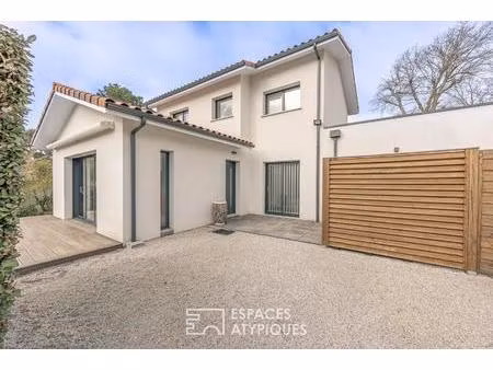 villa contemporaine avec studio indépendant et piscine