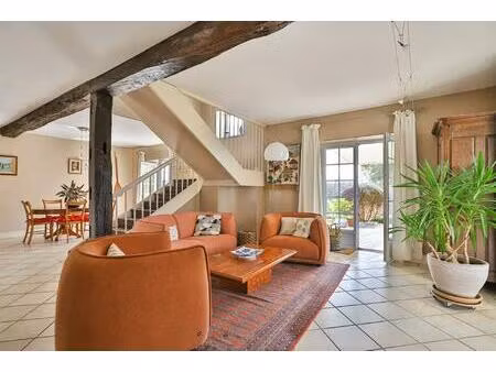 élégante maison de maître avec parc  piscine et dépendances – environnement privilégié