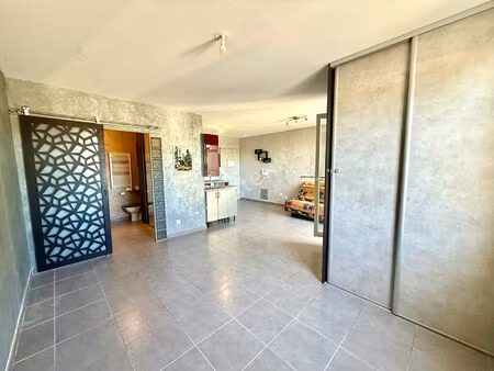 appartement la ciotat de 1 pièces de 33.27 m² avec garage dans résidence avec piscien