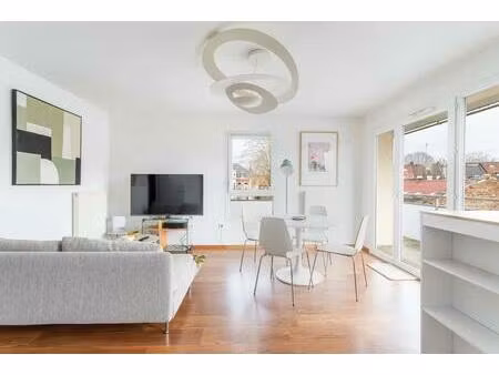 t2 avec grande terrasse et parking à loos