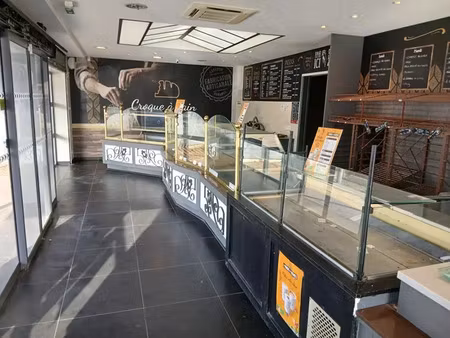 a louer local commercial de 250 m2 zone du leclerc de vannes