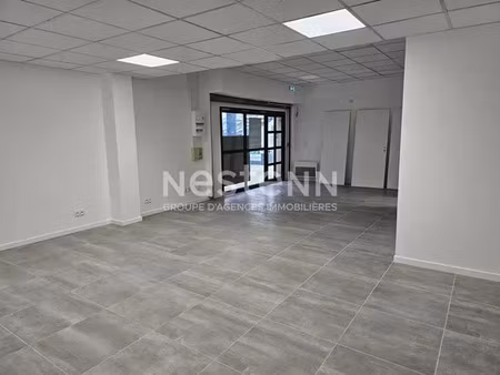 a louer local commercial vannes 3 pièces 65 m2