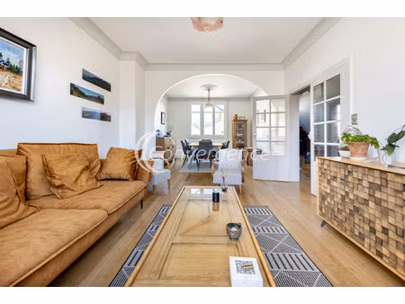 maison de ville 5 chambres  avec cour et garage