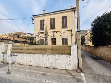 toulon est : maison a renover avec dependance
