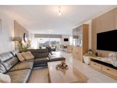 recente halfopen woning met tuin en carport