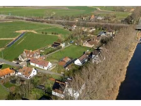 te renoveren hoeve / projectgrond op 2.587 m² in hoeke bi...