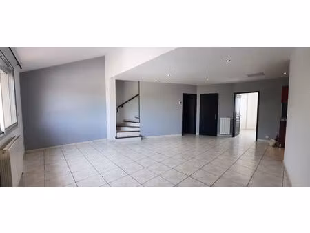 a louer - portet sur garonne - appartement t3 d'une surface de 60.71m² avec places de park