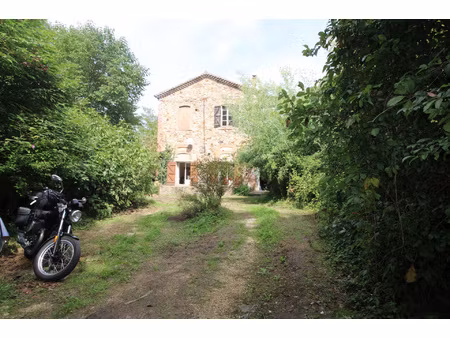 maison de caractere d'un volume 333 m2 + dependance 86 m2.