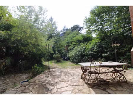 maison de caractere d'un volume 350 m2 + dependance 86 m2.