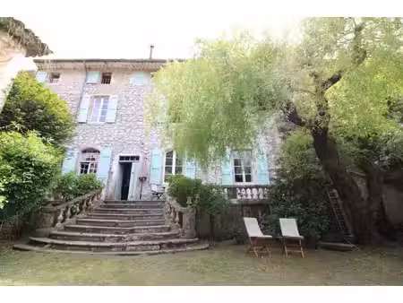 maison de maitre 464 m2 + 150 m2 caves et garage..