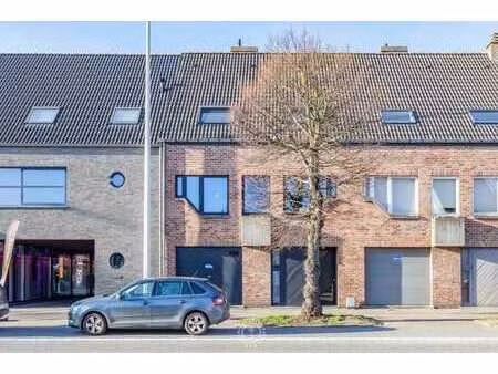 ruime bel-etage woning met polyvalente ruimte