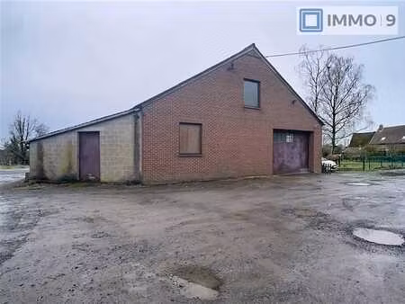 immeuble de rapport 2 appartements et 1 hangar