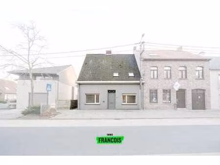 maison jumelée prête à emménager avec trois chambres et dép…