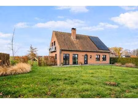 belle maison avec double garage  jardin et vue magnifique