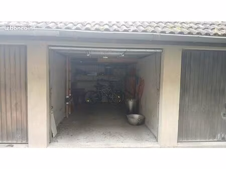 vend garage à jarrie