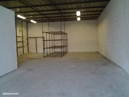 batiment  hangar  grange centre ville