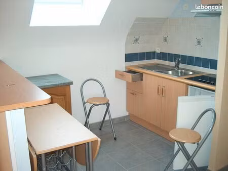 location f3 proche commerces et mer