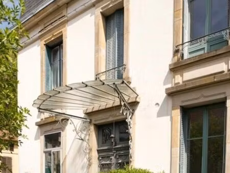 titre suggéré : ? chambre meublée cosy dans maison de maître – centre-ville & calme