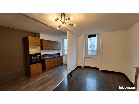 grand t2 rénové   proche centre et école d'infirmières